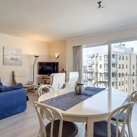 Zonnig En Gezellig Met Zijdelings Zeezicht En Zwembad In *