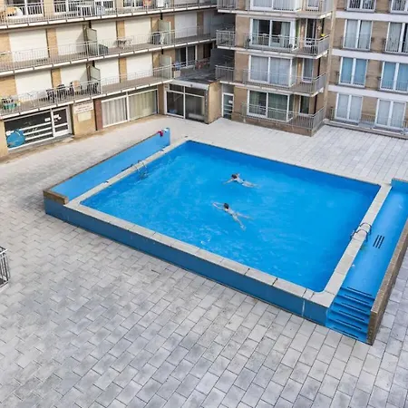 Lejlighed Zonnig En Gezellig Met Zijdelings Zeezicht En Zwembad In Koksijde