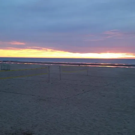 Zonnig En Gezellig Met Zijdelings Zeezicht En Zwembad In Koksijde