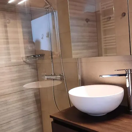 Apartment Zonnig En Gezellig Met Zijdelings Zeezicht En Zwembad In