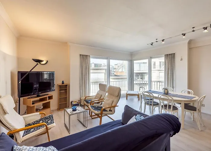 Zonnig En Gezellig Met Zijdelings Zeezicht En Zwembad In 아파트 *