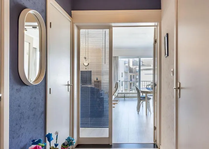 아파트 Zonnig En Gezellig Met Zijdelings Zeezicht En Zwembad In *