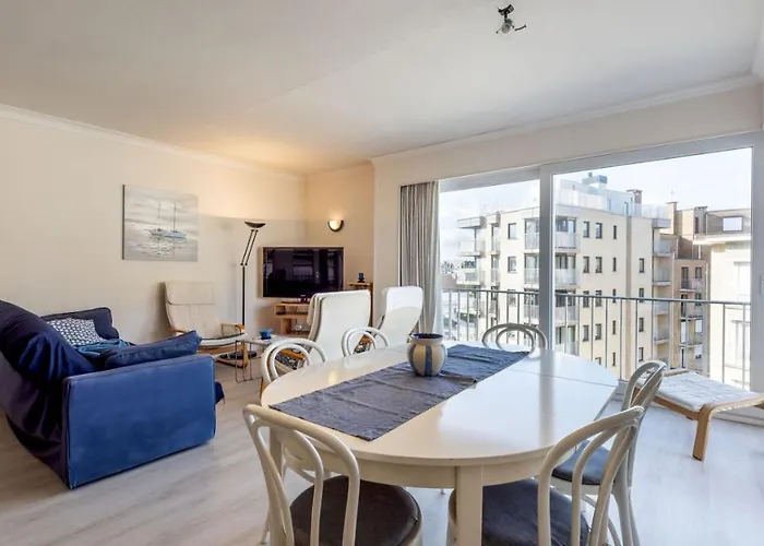 Zonnig En Gezellig Met Zijdelings Zeezicht En Zwembad In *