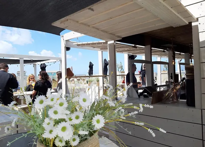 아파트 Zonnig En Gezellig Met Zijdelings Zeezicht En Zwembad In 코크시데