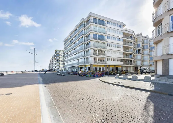 Zonnig En Gezellig Met Zijdelings Zeezicht En Zwembad In * 코크시데