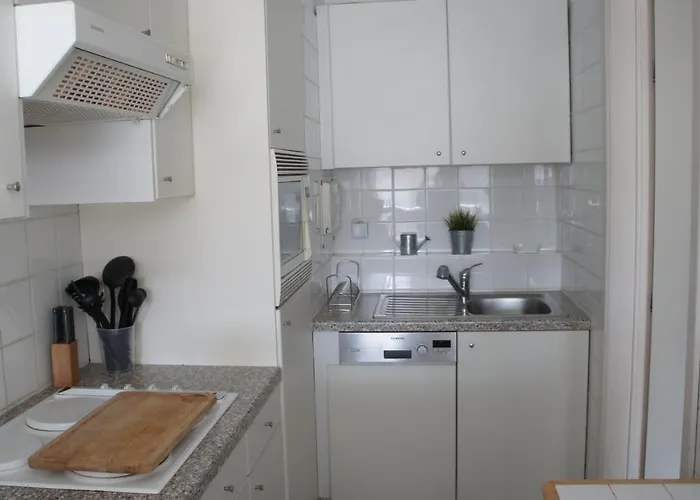 Zonnig En Gezellig Met Zijdelings Zeezicht En Zwembad In 아파트