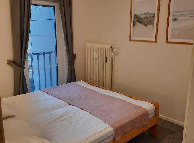 아파트 Zonnig En Gezellig Met Zijdelings Zeezicht En Zwembad In