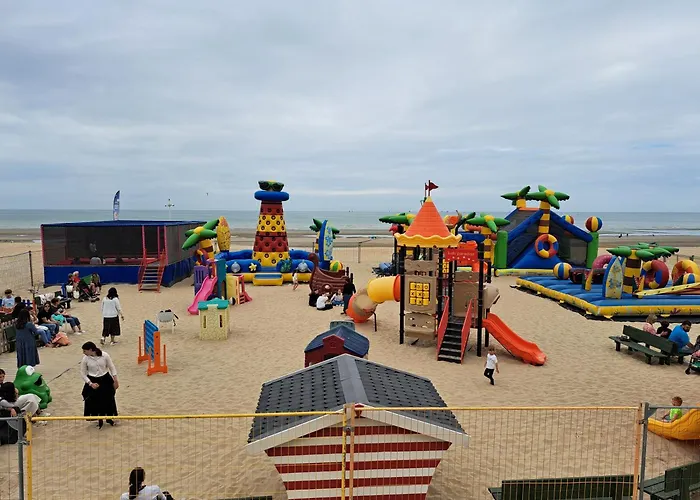 Zonnig En Gezellig Met Zijdelings Zeezicht En Zwembad In 아파트 코크시데